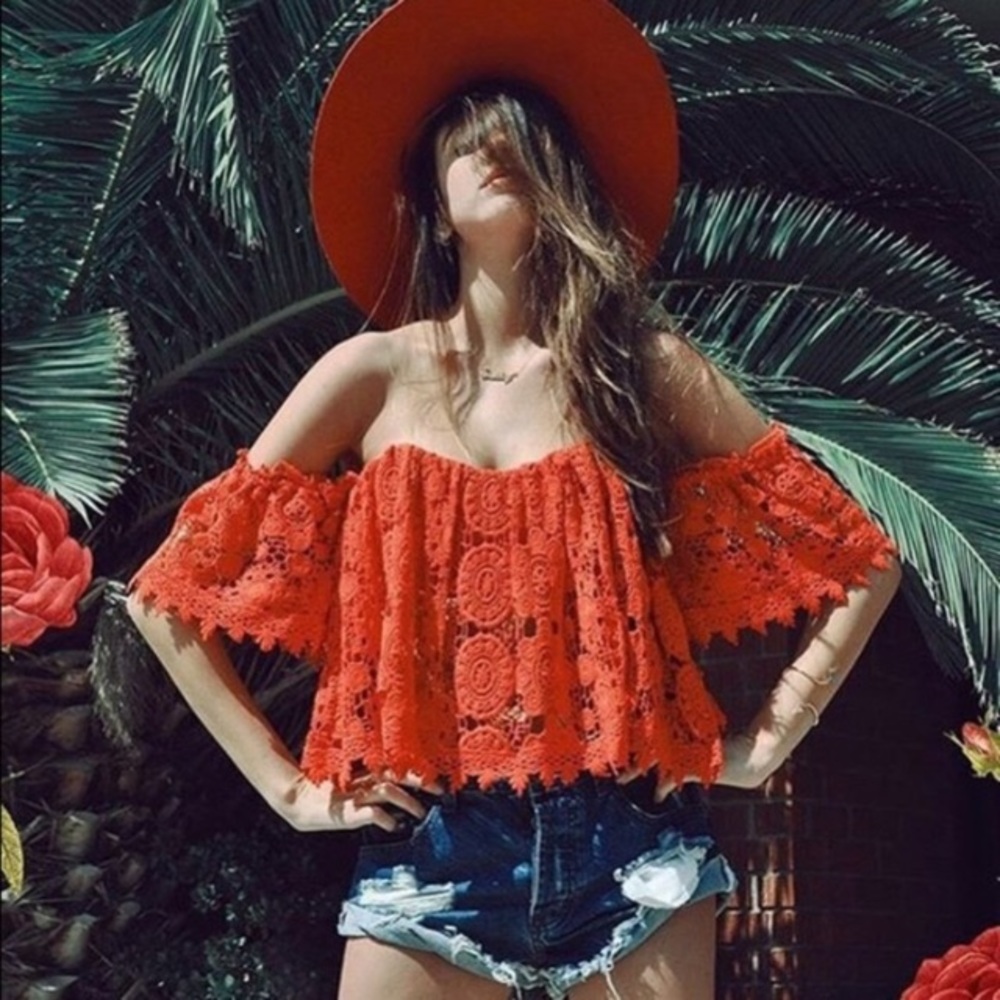Tularosa Amelia Red lace top XS